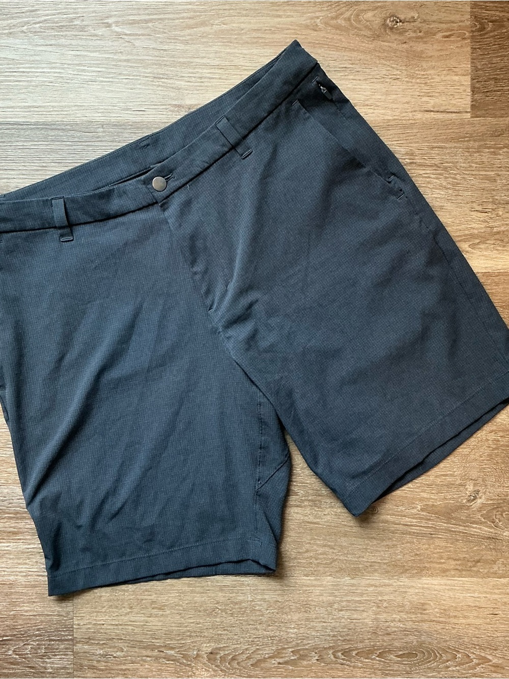 lululemon athletica Men's Dark Charcoal Flat-Front Shorts